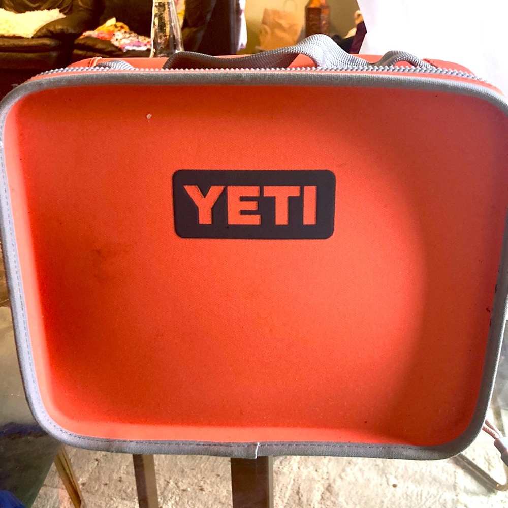Used yeti day trip lunch box with matching cup